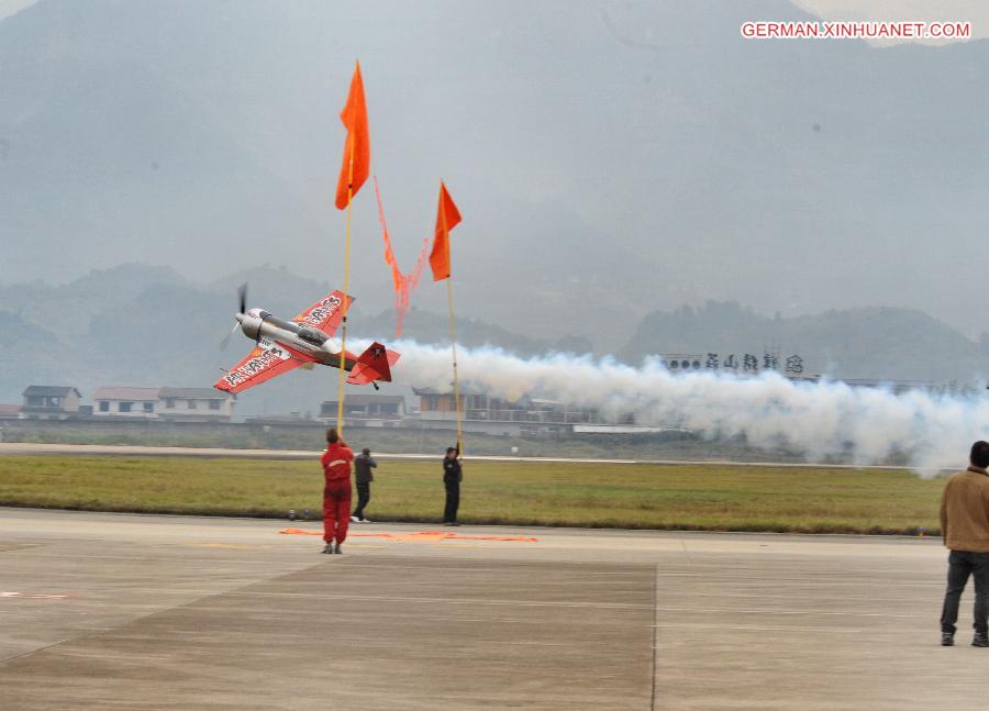 CHINA-HUNAN-AVIATION-AEROBATICS (CN)