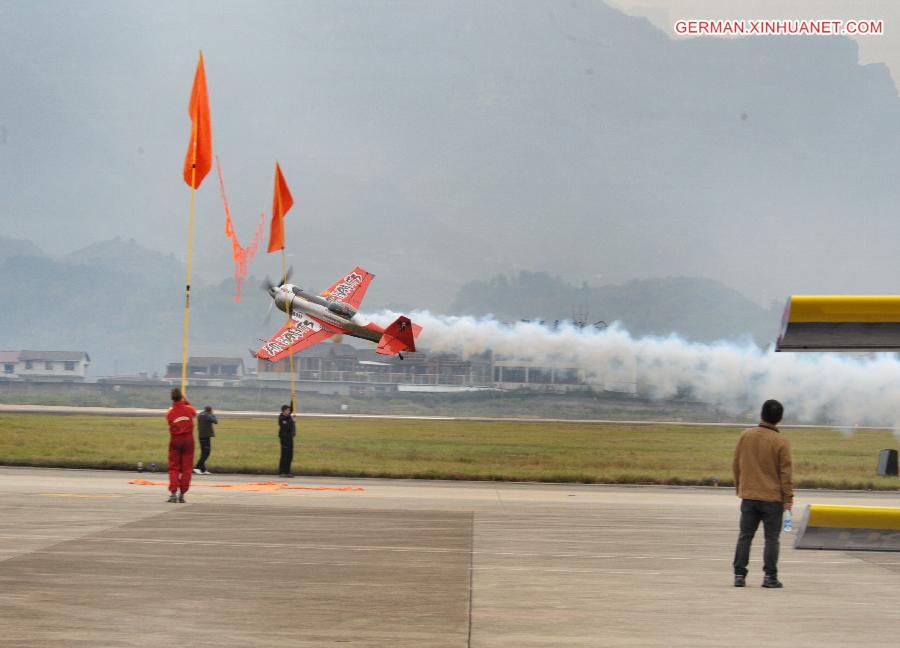 CHINA-HUNAN-AVIATION-AEROBATICS (CN)