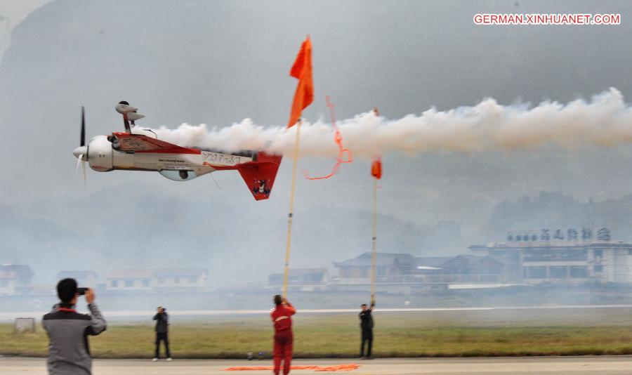 CHINA-HUNAN-AVIATION-AEROBATICS (CN)