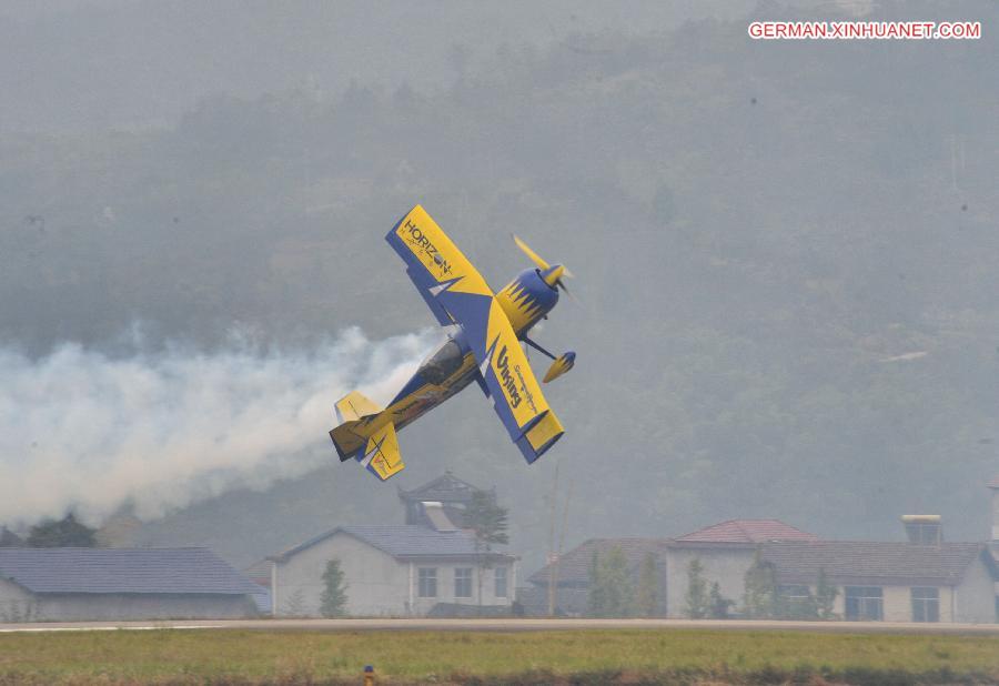 CHINA-HUNAN-AVIATION-AEROBATICS (CN)