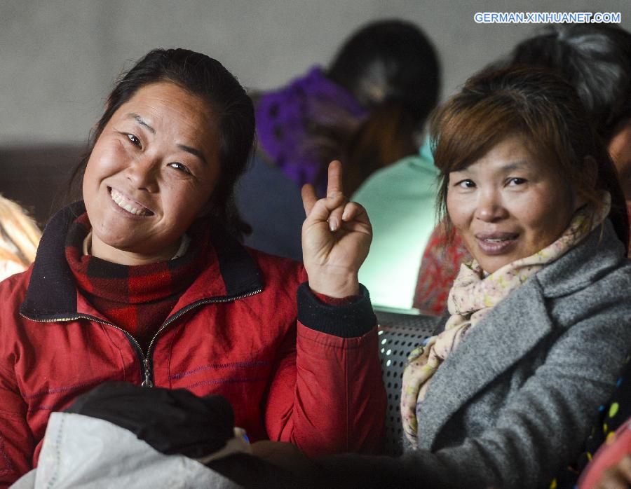 CHINA-SHIHEZI-COTTON PICKERS-RETURNING (CN)