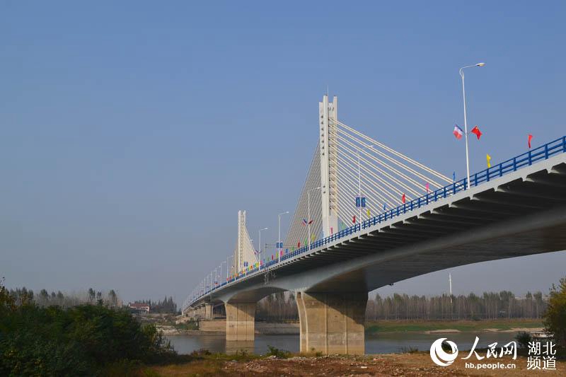 Sino-franz sische Freundschaftsbrücke für Verkehr freigegeben