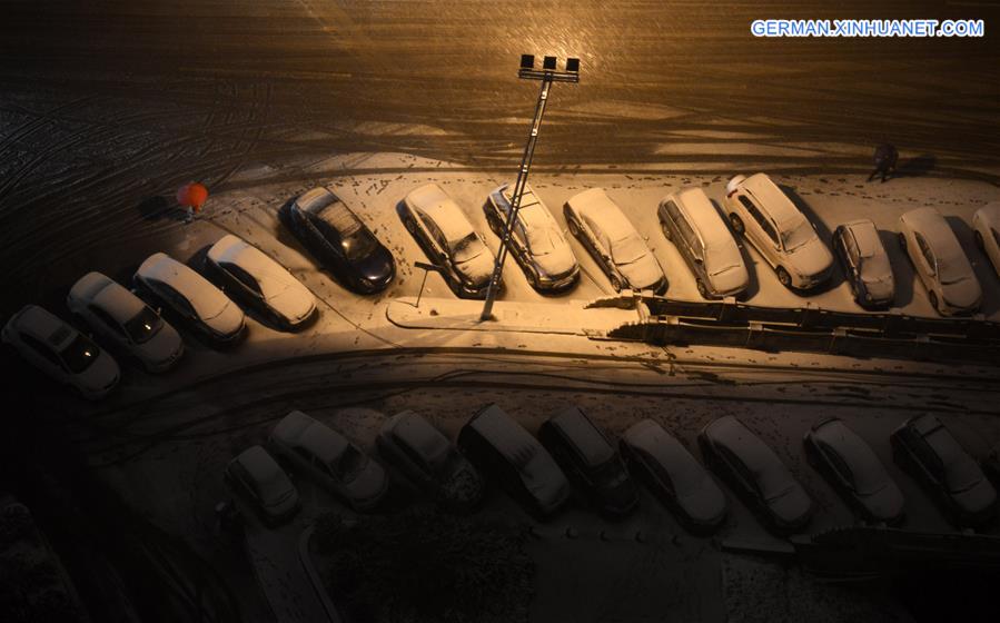 CHINA-ZHENGZHOU-SNOWFALL(CN)