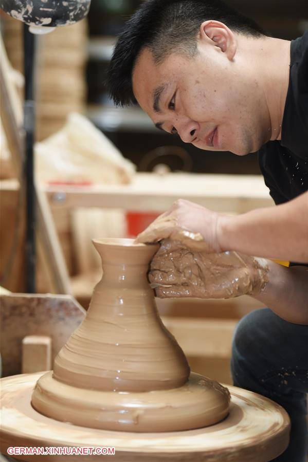 CHINA-ZHEJIANG-LONGQUAN CELADON MAKER (CN)