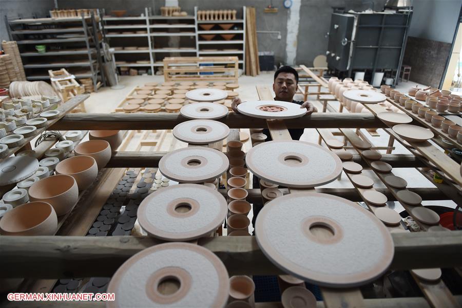 CHINA-ZHEJIANG-LONGQUAN CELADON MAKER (CN)