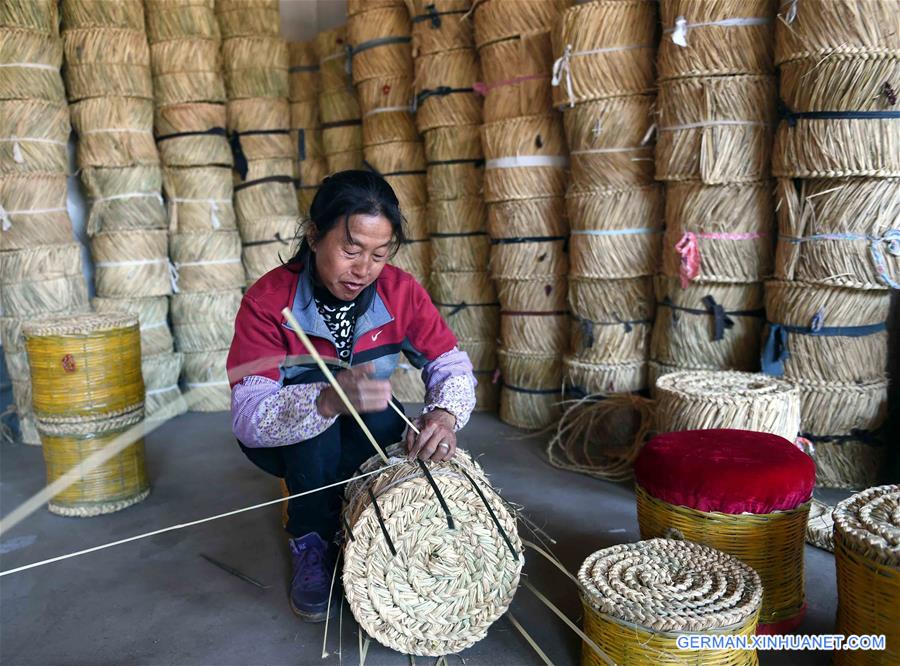 CHINA-YUNNAN-HANDICRAFT-WEAVING (CN)