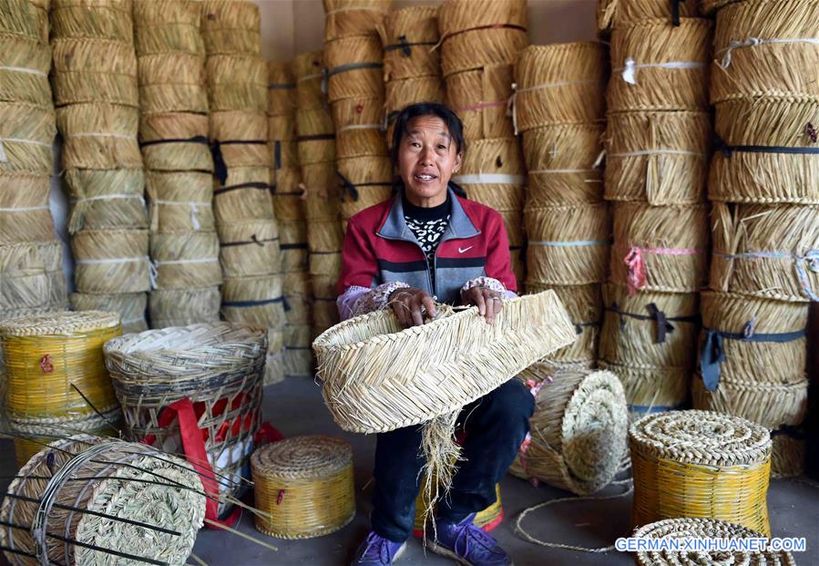 CHINA-YUNNAN-HANDICRAFT-WEAVING (CN)