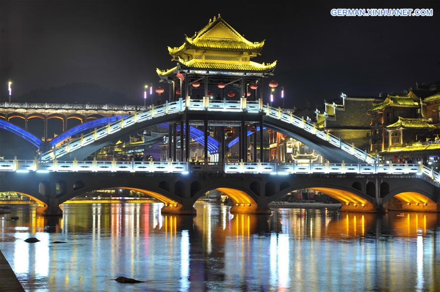 CHINA-HUNAN-FENGHUANG-NIGHT VIEW (CN) 