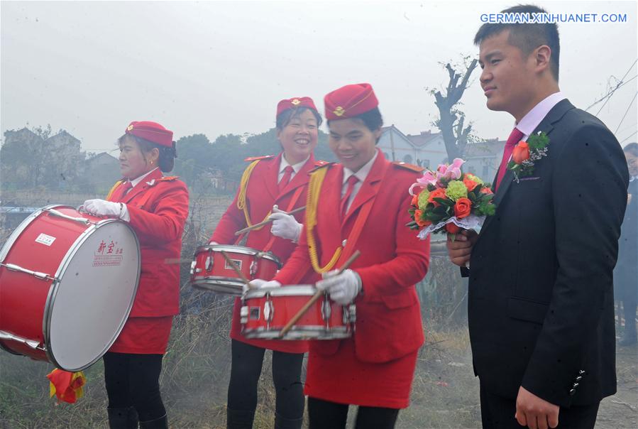 CHINA-ZHEJIANG-HUZHOU-FISHING BOAT-WEDDING (CN)