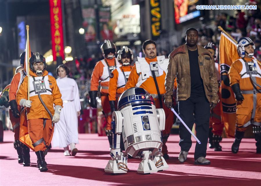 U.S.-LOS ANGELES-HOLLYWOOD XMAS PARADE