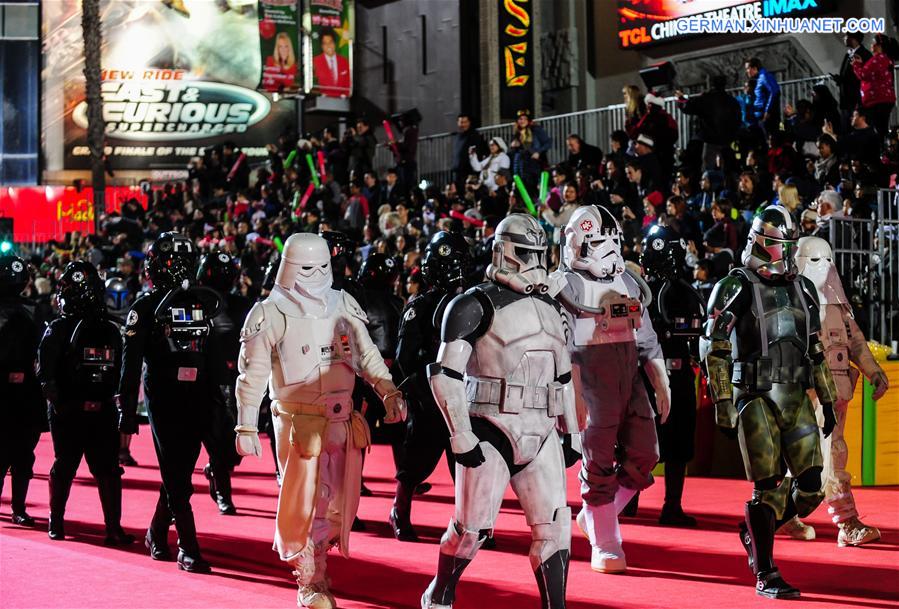 U.S.-LOS ANGELES-HOLLYWOOD XMAS PARADE