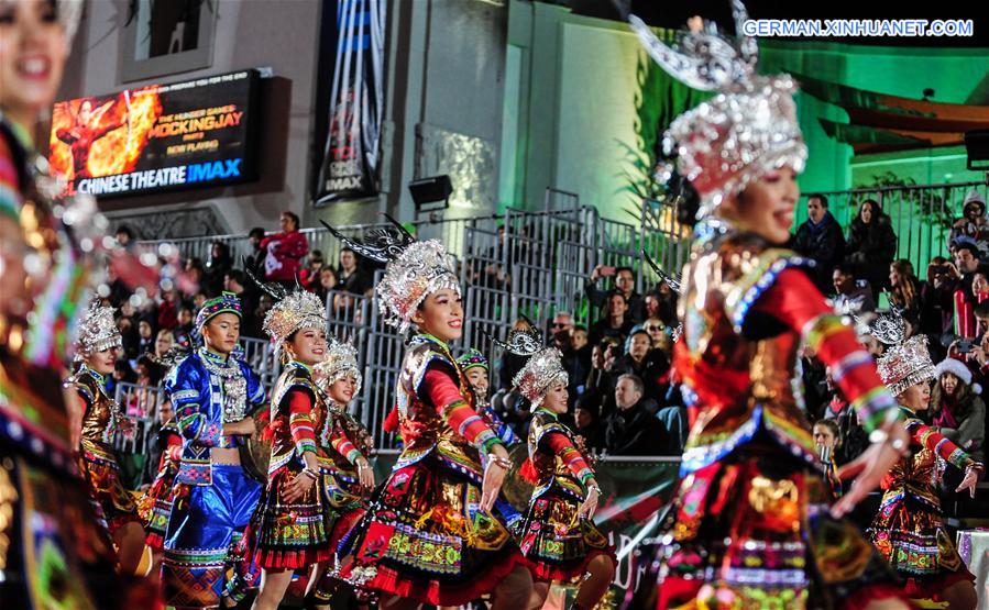 U.S.-LOS ANGELES-HOLLYWOOD XMAS PARADE