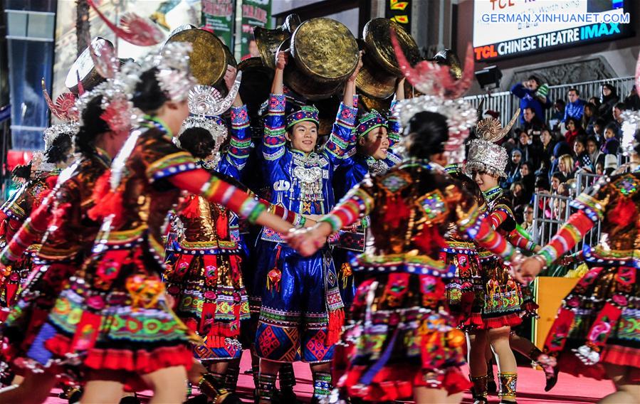 U.S.-LOS ANGELES-HOLLYWOOD XMAS PARADE