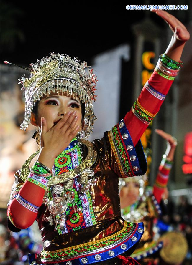 U.S.-LOS ANGELES-HOLLYWOOD XMAS PARADE