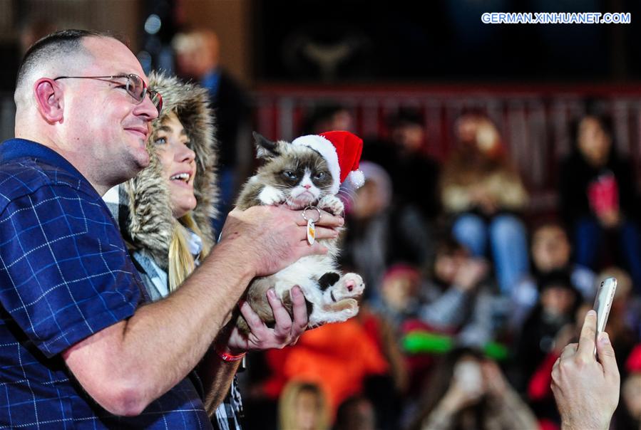 U.S.-LOS ANGELES-HOLLYWOOD XMAS PARADE