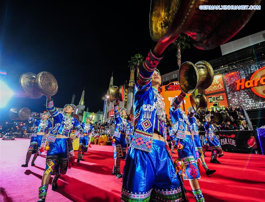 U.S.-LOS ANGELES-HOLLYWOOD XMAS PARADE