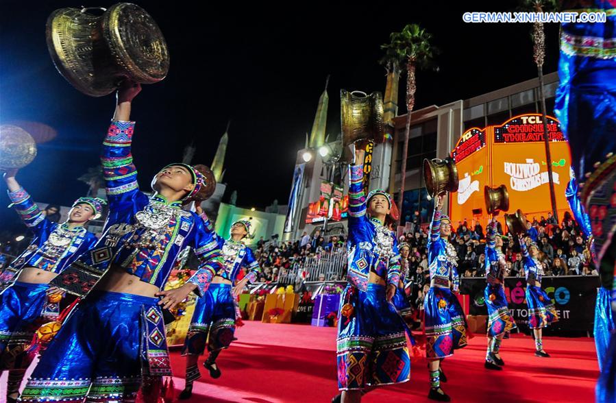 U.S.-LOS ANGELES-HOLLYWOOD XMAS PARADE