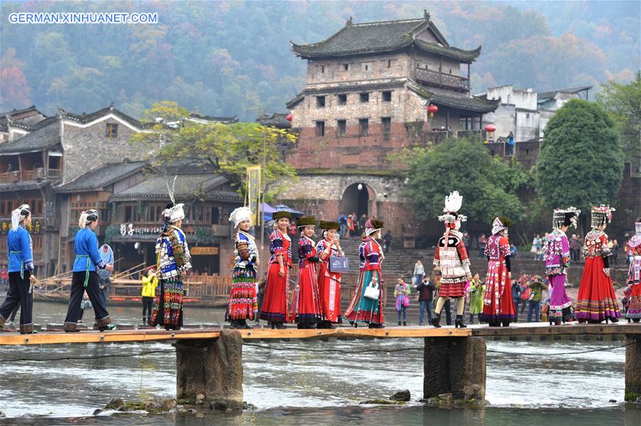 CHINA-HUNAN-FENGHUANG-COSTUME FESTIVAL(CN)