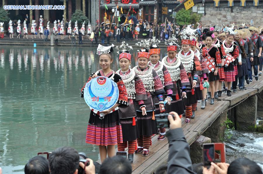 CHINA-HUNAN-FENGHUANG-COSTUME FESTIVAL(CN)