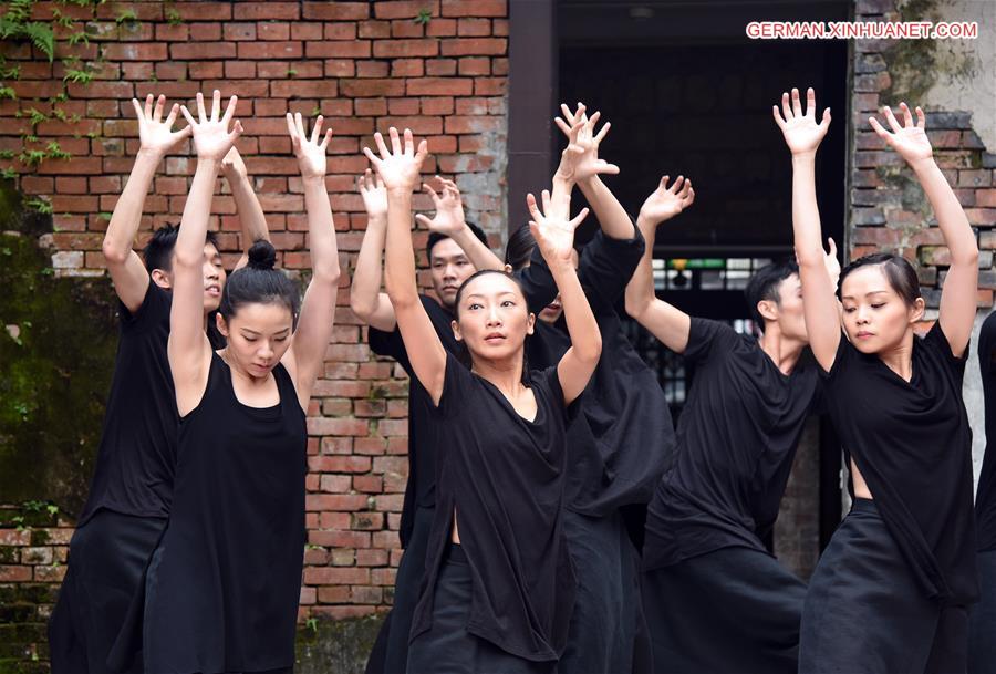 #CHINA-TAIPEI-CLOUD GATE 2-PERFORMANCE (CN)