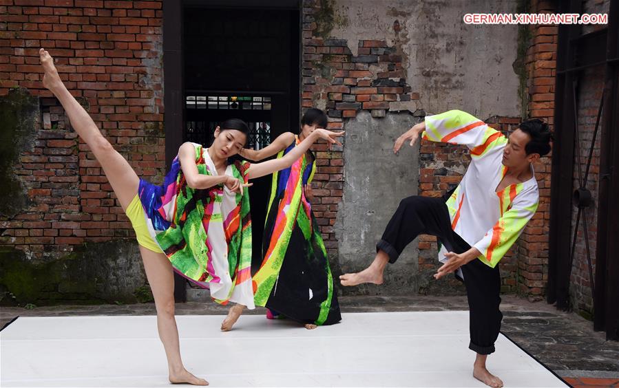 #CHINA-TAIPEI-CLOUD GATE 2-PERFORMANCE (CN)