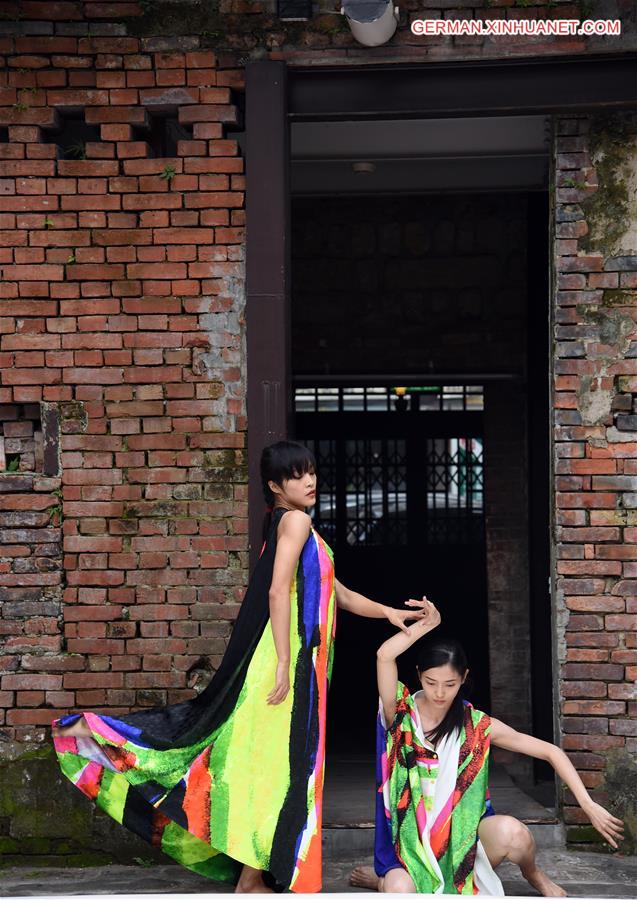 #CHINA-TAIPEI-CLOUD GATE 2-PERFORMANCE (CN)