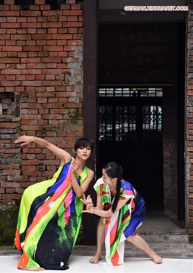 #CHINA-TAIPEI-CLOUD GATE 2-PERFORMANCE (CN)