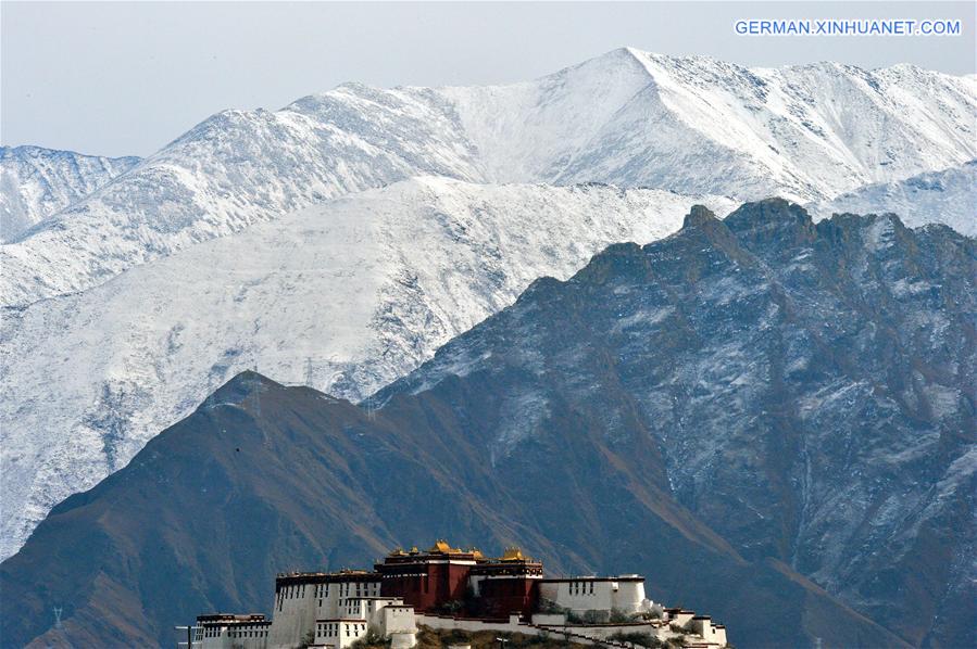 CHINA-TIBET-LHASA-SNOWFALL (CN)