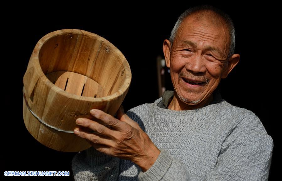 CHINA-HUBEI-QIANJIANG-WOODEN CAULDRON MAKING-VANISHING (CN)