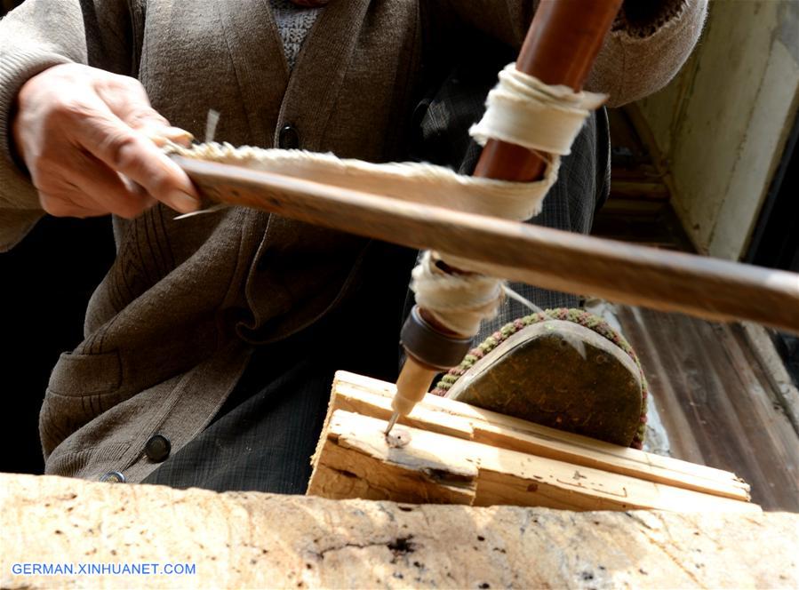 CHINA-HUBEI-QIANJIANG-WOODEN CAULDRON MAKING-VANISHING (CN)