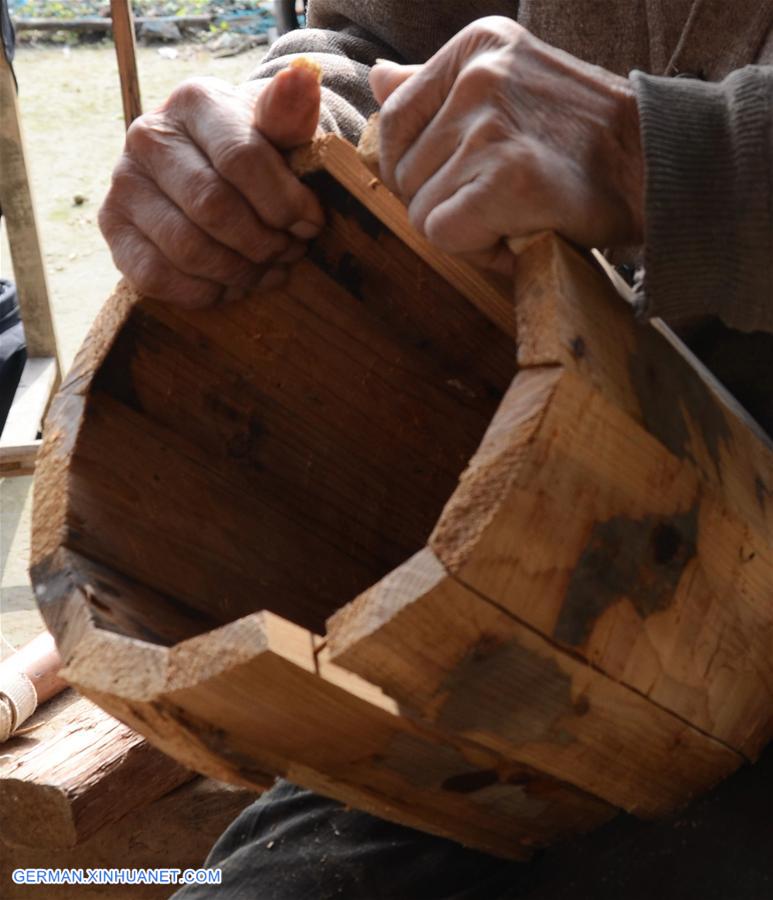 CHINA-HUBEI-QIANJIANG-WOODEN CAULDRON MAKING-VANISHING (CN)