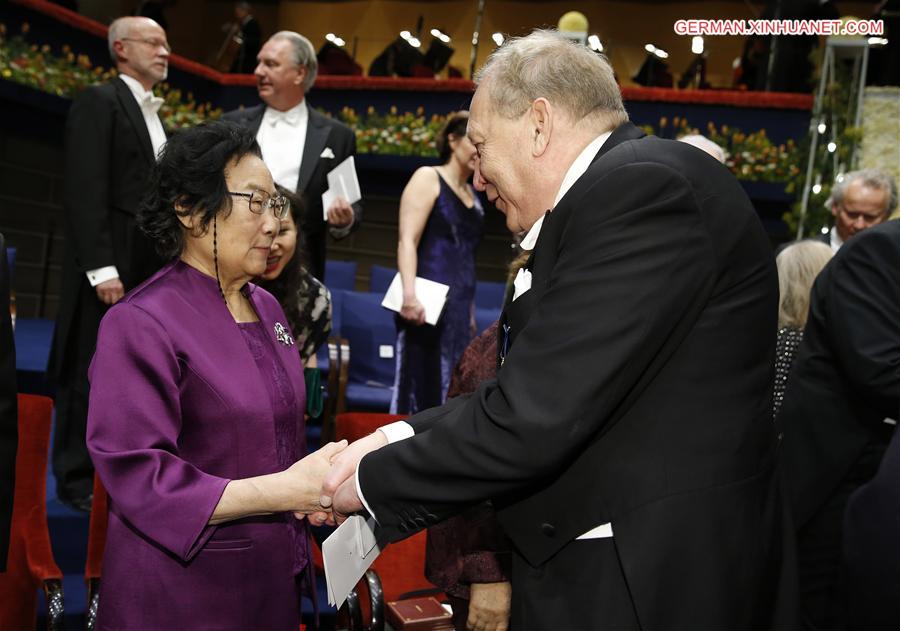 Tu Youyou nimmt an Nobelpreis-Verleihungszeremonie teil