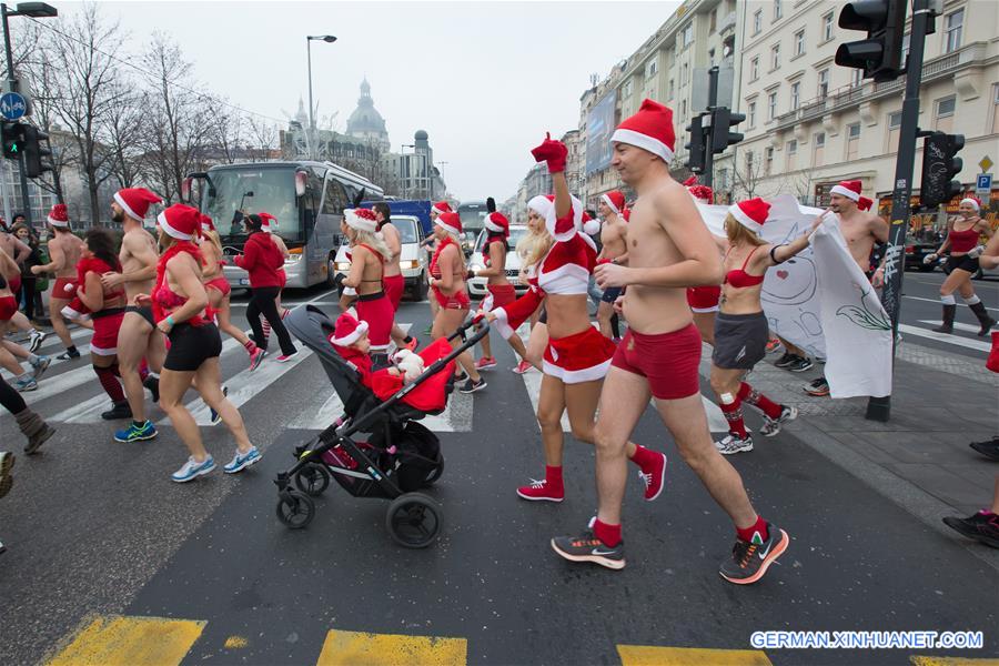 HUNGARY-BUDAPEST-CHRISTMAS-SANTA RUN