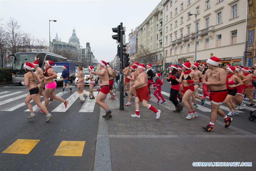 HUNGARY-BUDAPEST-CHRISTMAS-SANTA RUN