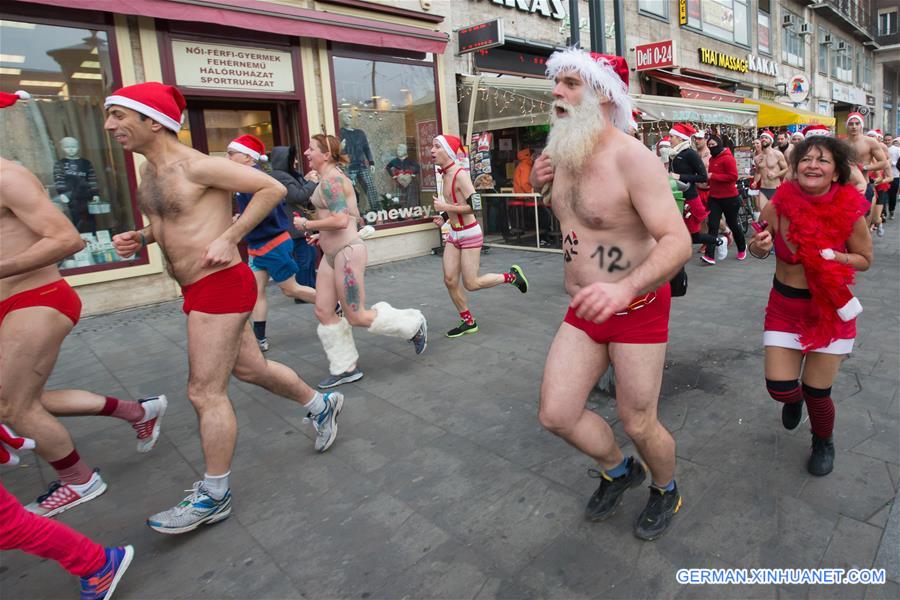 HUNGARY-BUDAPEST-CHRISTMAS-SANTA RUN