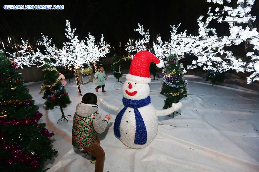 #CHINA-JIANGSU-NANTONG-CHRISTMAS-DECORATION (CN)