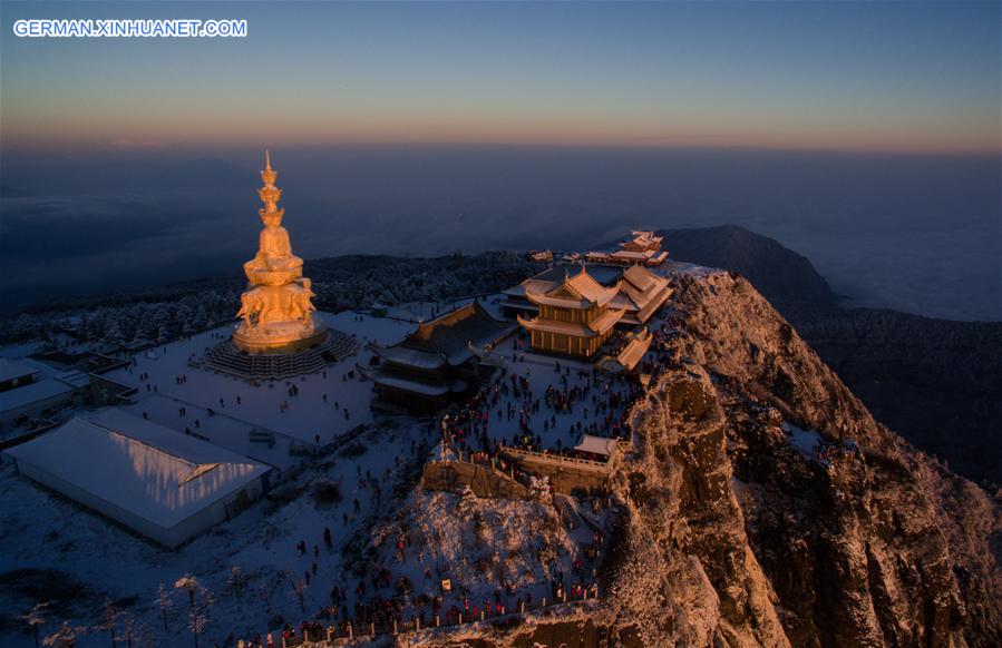 CHINA-SICHUAN-EMEISHAN MOUNTAIN-PEAK(CN)