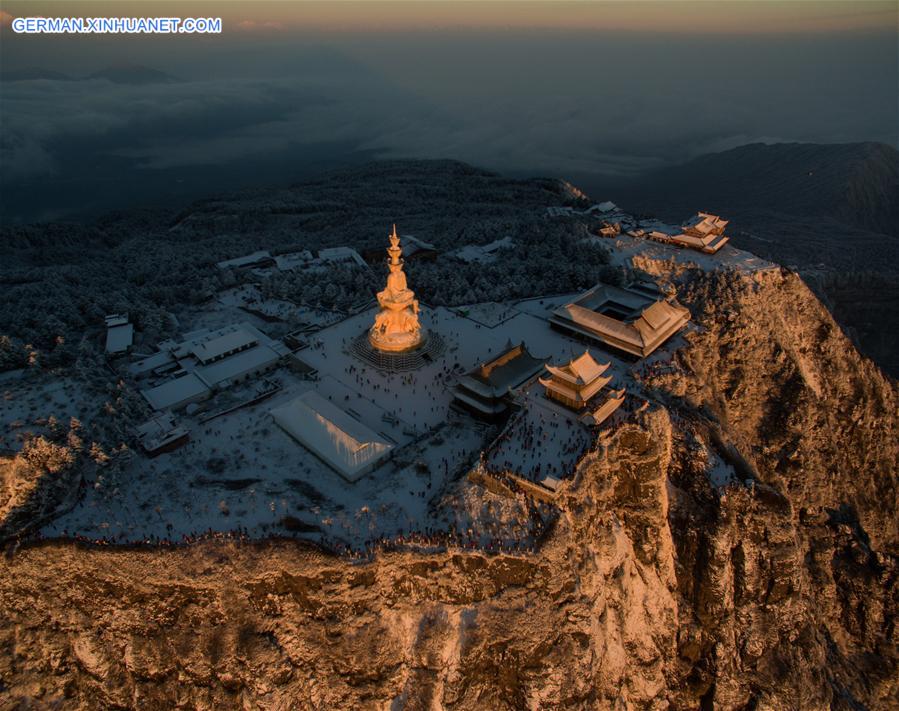 CHINA-SICHUAN-EMEISHAN MOUNTAIN-PEAK(CN)