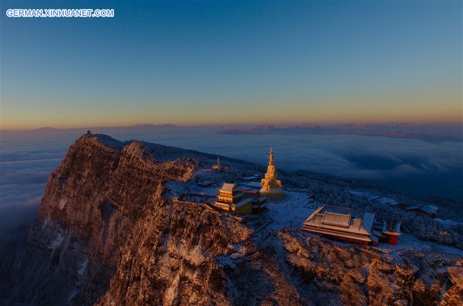 CHINA-SICHUAN-EMEISHAN MOUNTAIN-PEAK(CN)