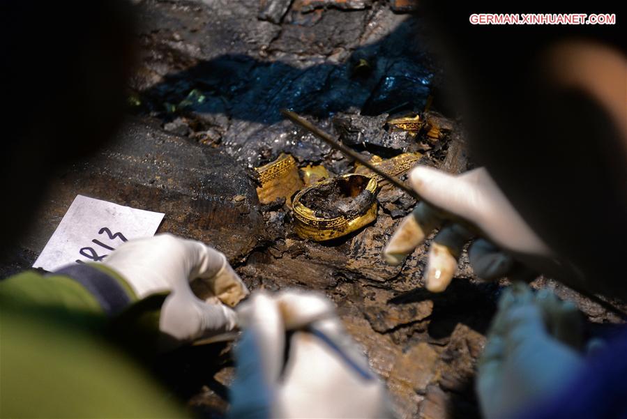 CHINA-JIANGXI-MARQUIS OF HAIHUN-TOMB-MAIN COFFIN-EXCAVATION (CN) 