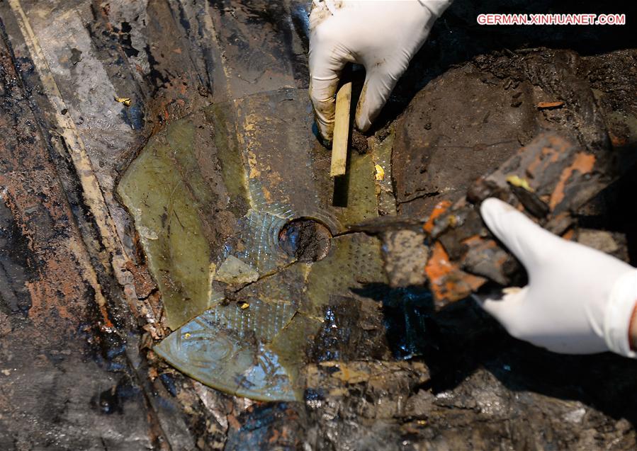 CHINA-JIANGXI-MARQUIS OF HAIHUN-TOMB-MAIN COFFIN-EXCAVATION (CN) 