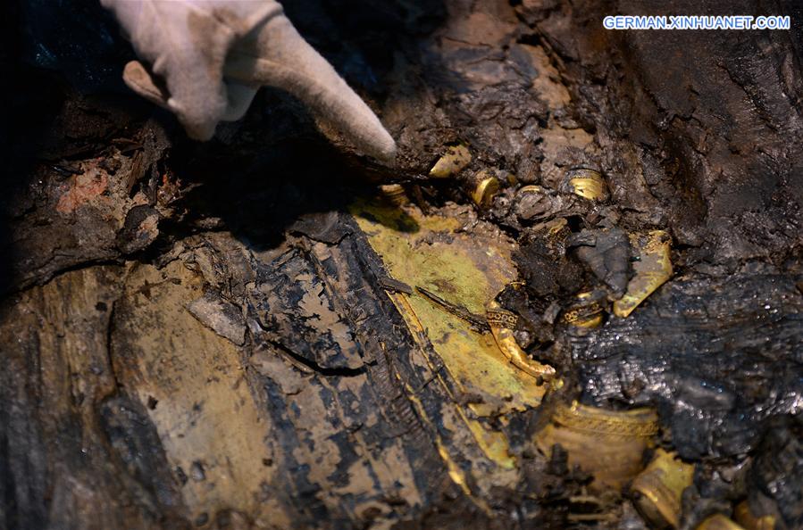 CHINA-NANCHANG-ANCIENT TOMB-GOLD PLATES (CN)
