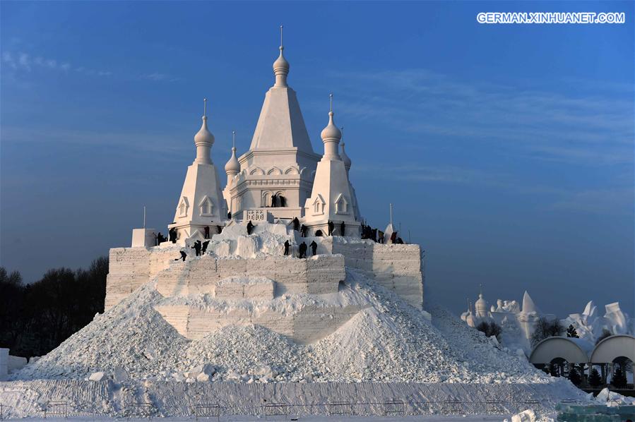 CHINA-HARBIN-SNOW SCULPTURE (CN)