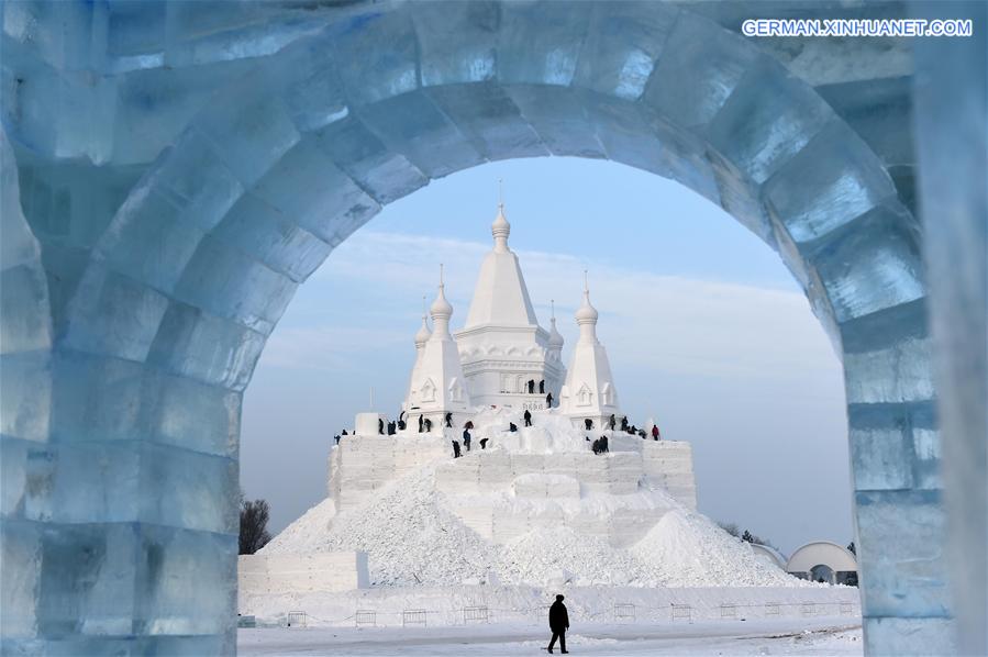 CHINA-HARBIN-SNOW SCULPTURE (CN)