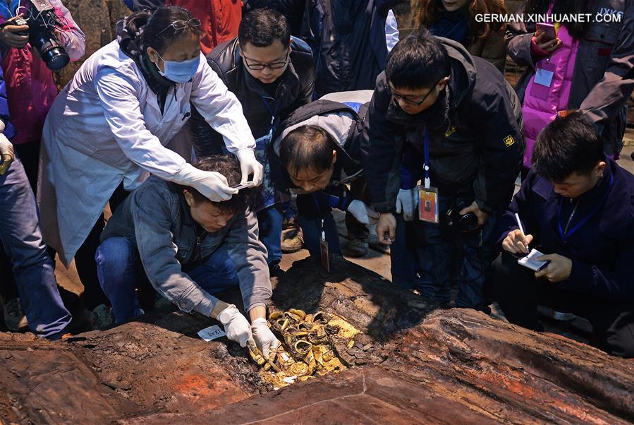 CHINA-JIANGXI-MARQUIS OF HAIHUN-TOMB-MAIN COFFIN-EXCAVATION (CN) 