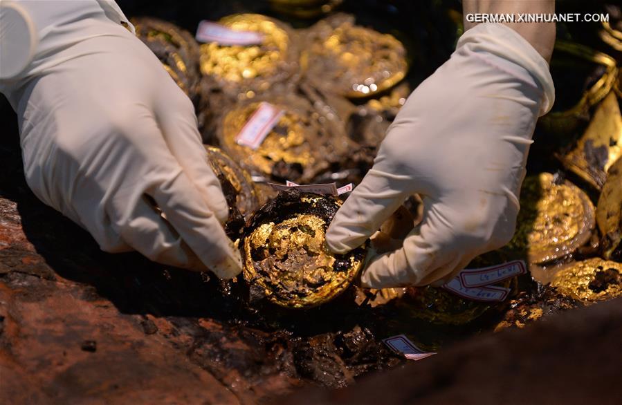 CHINA-JIANGXI-MARQUIS OF HAIHUN-TOMB-MAIN COFFIN-EXCAVATION (CN) 