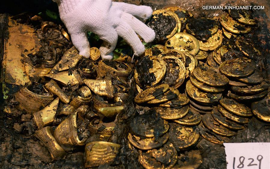 CHINA-JIANGXI-MARQUIS OF HAIHUN-TOMB-MAIN COFFIN-EXCAVATION (CN) 