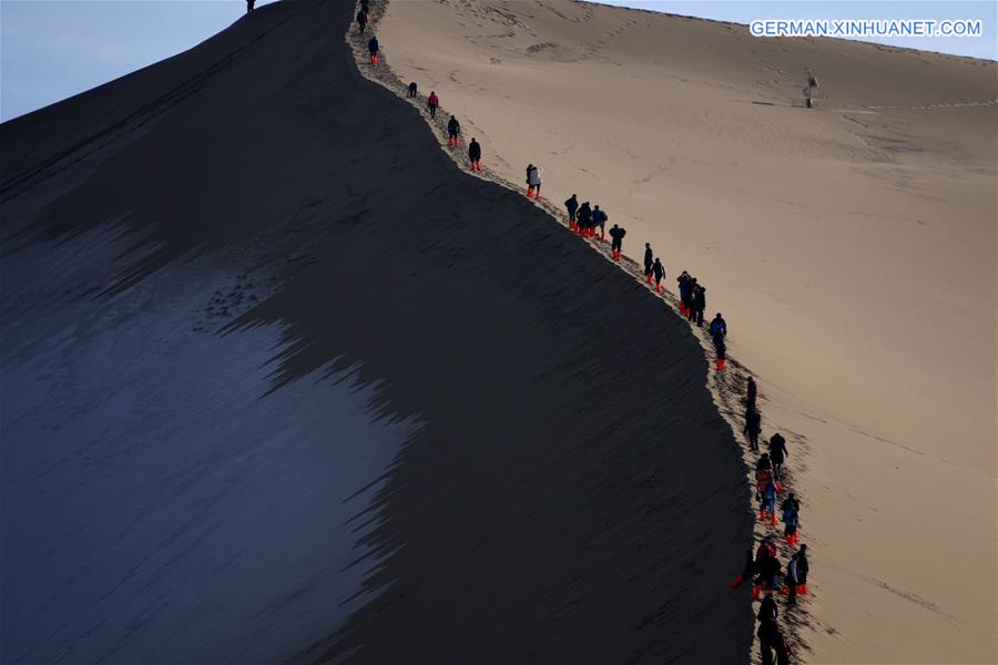 #CHINA-GANSU-MINGSHA MOUNTAIN-TOURISM (CN)