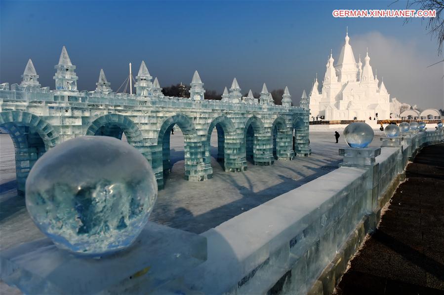 CHINA-HARBIN-WORLD'S HIGHEST SNOW SCULPTURE(CN)