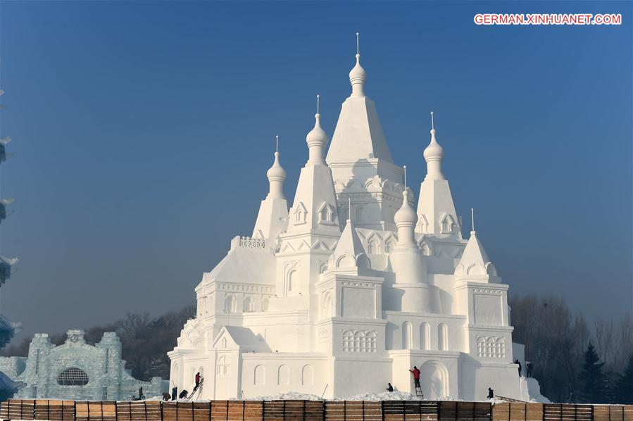 CHINA-HARBIN-WORLD'S HIGHEST SNOW SCULPTURE(CN)